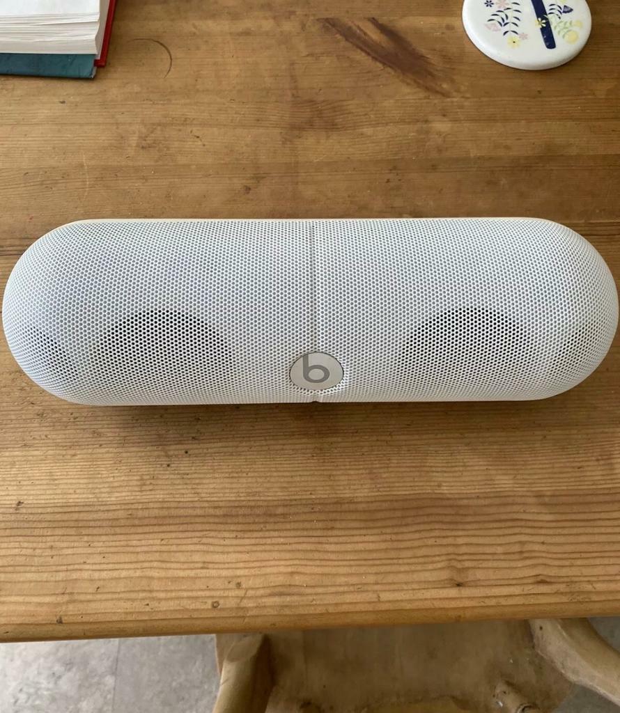 beats pill xl white